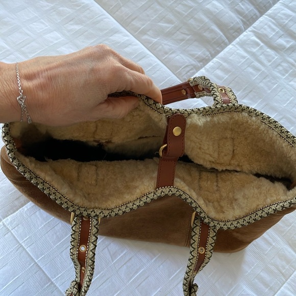 Ugg Tote - Picture 2 of 10